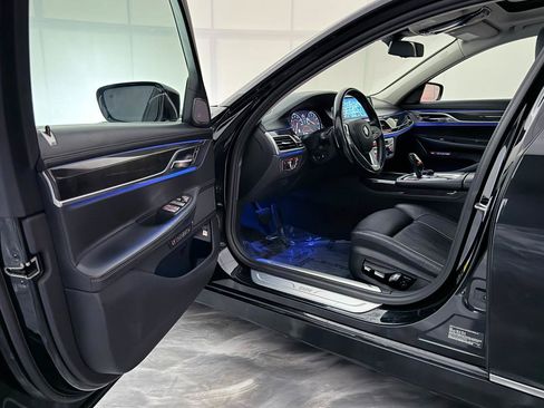 Used 2018 BMW 750i xDrive AWD/4WD image 16