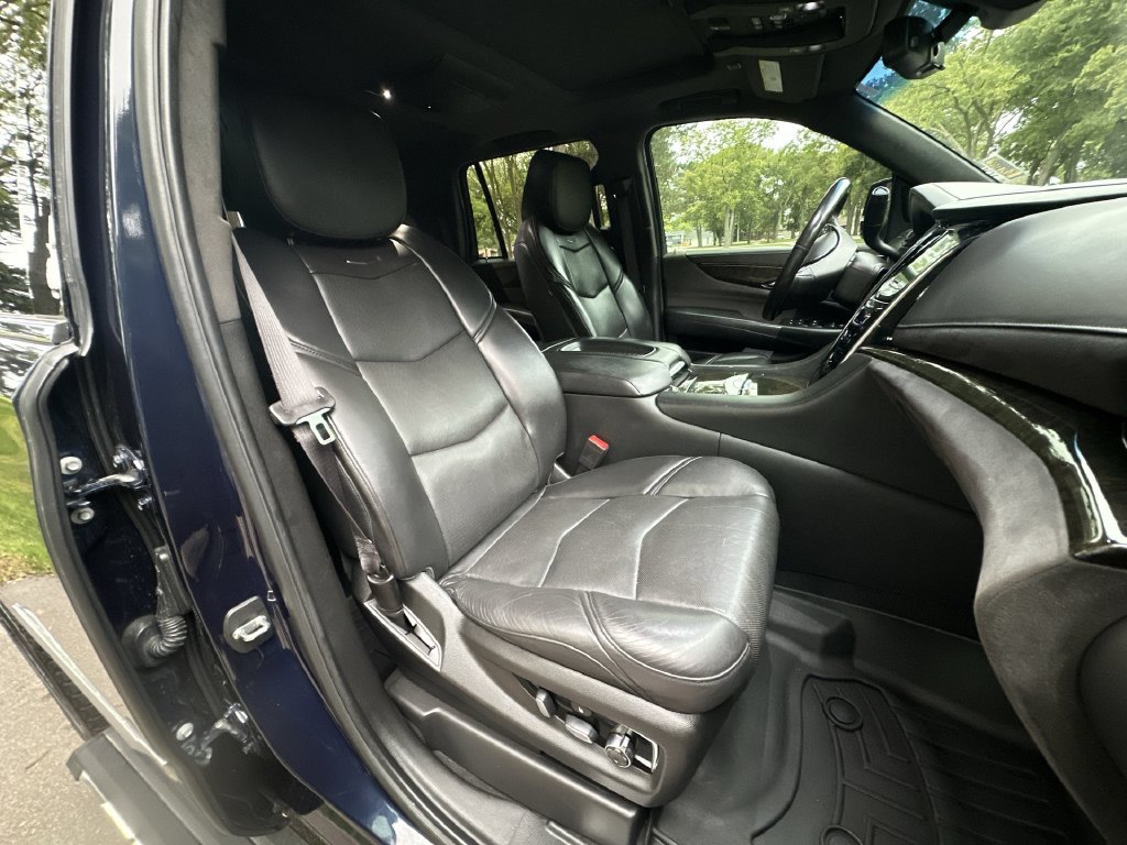 Certified 2019 Cadillac Escalade Platinum AWD/4WD image 29