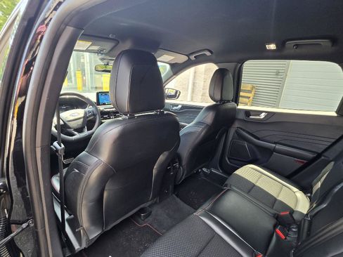Used 2023 Ford Escape ST-Line AWD/4WD image 9