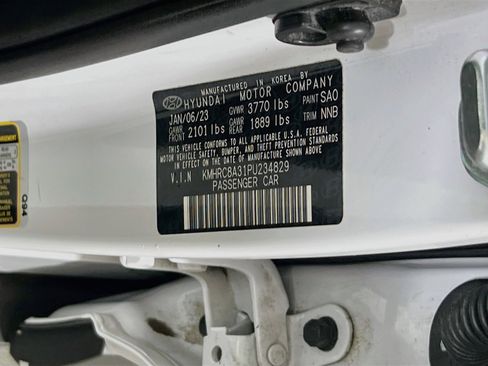 Used 2023 Hyundai Venue Limited FWD image 31