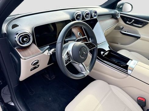 Used 2025 Mercedes-Benz GLC 300 4MATIC image 10