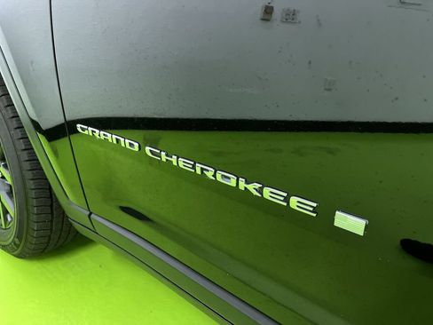 Used 2022 Jeep Grand Cherokee Limited AWD/4WD image 15