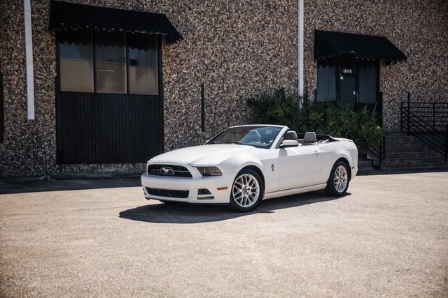 Used 2013 Ford Mustang Premium RWD image 18