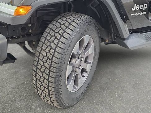 Used 2018 Jeep Wrangler Unlimited Sahara w/ LED Lighting Group AWD/4WD image 31