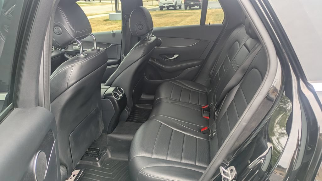 Used 2022 Mercedes-Benz GLC 300 4MATIC image 11