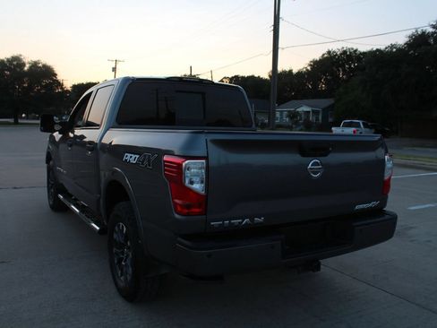 Used 2018 Nissan Titan PRO-4X w/ Pro-4x Convenience Package AWD/4WD image 10