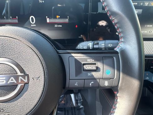 Used 2025 Nissan Kicks SR FWD image 17