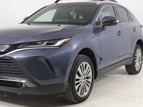 Used 2023 Toyota Venza XLE image 50