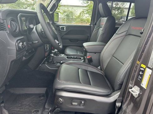 New 2025 Jeep Wrangler Unlimited Rubicon w/ XTREMEE 35" Tire Package image 9