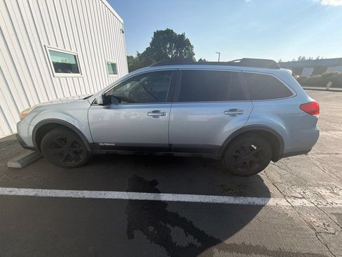 Used 2014 Subaru Outback 2.5i Limited AWD/4WD image 6