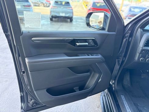 Used 2025 Chevrolet Suburban RST image 7