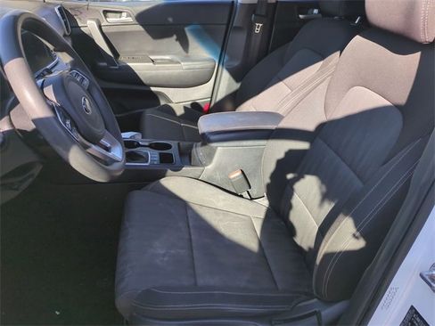Used 2020 Kia Sportage LX image 11