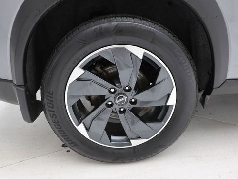 Used 2024 Nissan Rogue SV w/ SV Premium Package AWD/4WD image 10