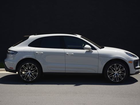Certified 2026 Porsche Macan AWD/4WD image 8