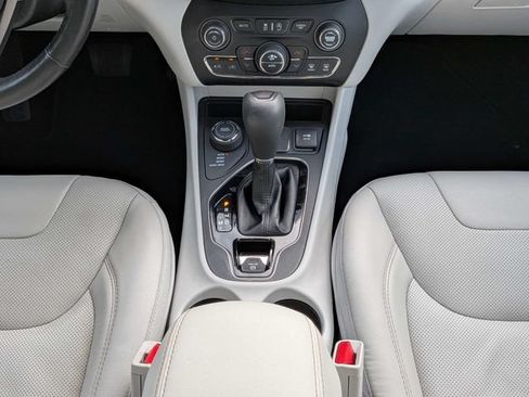Used 2021 Jeep Cherokee Limited AWD/4WD image 21