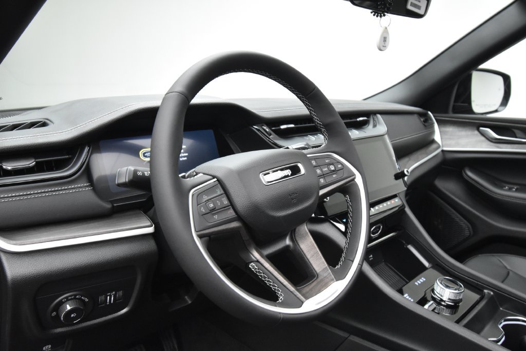 New 2027 Jeep Grand Cherokee Limited AWD/4WD image 33