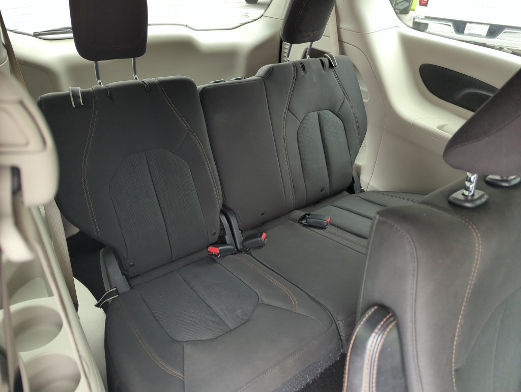 Used 2018 Chrysler Pacifica L FWD image 29
