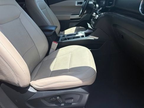 Used 2023 Ford Explorer Limited AWD/4WD image 20