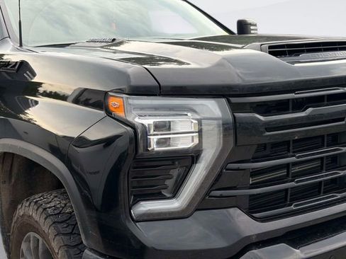 Used 2025 Chevrolet Silverado 2500 LTZ w/ LTZ Plus Package AWD/4WD image 4