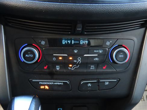 Used 2019 Ford Escape SEL image 28