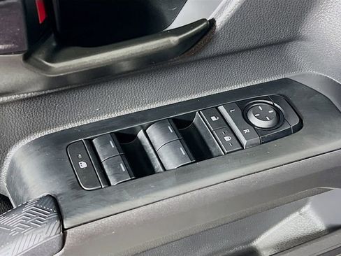 Certified 2024 Toyota Tacoma SR5 AWD/4WD image 17