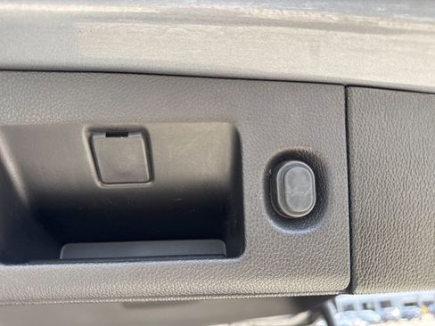 Used 2019 Chevrolet Suburban LT AWD/4WD image 39