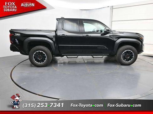 Used 2025 Toyota Tacoma TRD Off-Road AWD/4WD image 18