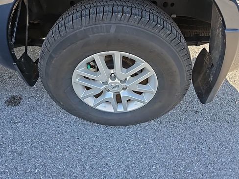 Used 2020 Nissan Frontier SV w/ SV Utility Package image 13