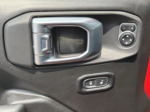 Used 2025 Jeep Wrangler Unlimited Sport AWD/4WD image 19
