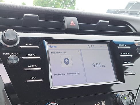 Certified 2019 Toyota Camry LE image 20