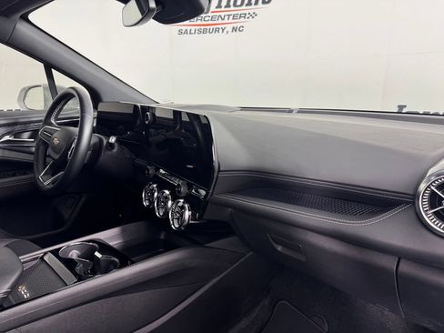 Used 2024 Chevrolet Blazer EV LT AWD/4WD image 35