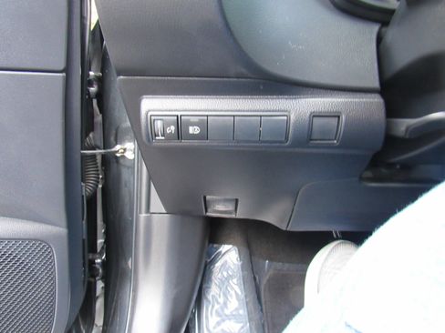 Used 2022 Toyota Corolla LE FWD image 15