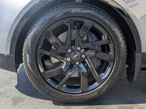 Used 2025 Land Rover Discovery Dynamic SE image 7