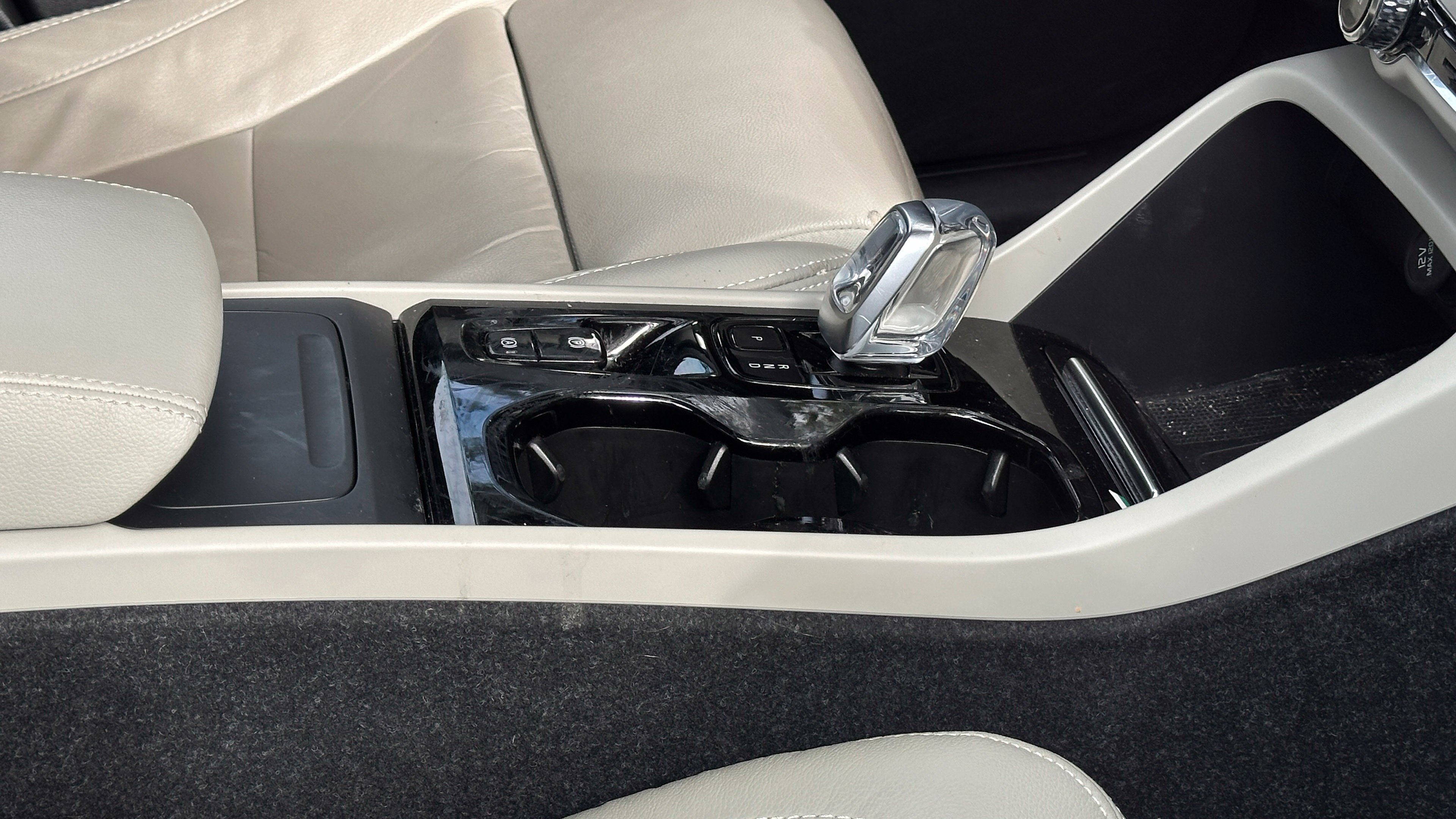 Used 2023 Volvo XC40 B4 Plus w/ Protection Package Premier FWD image 15