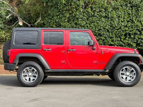 Used 2014 Jeep Wrangler Unlimited Rubicon w/ Connectivity Group AWD/4WD image 3