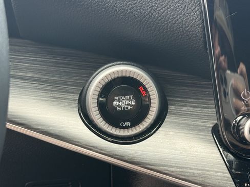 Used 2024 Jeep Wagoneer L Series III w/ Flexible Seating Group AWD/4WD image 24