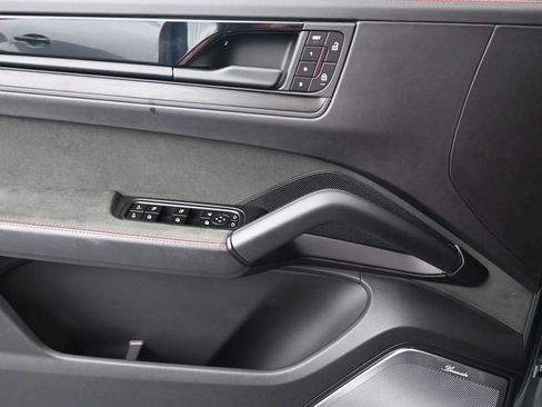 Certified 2025 Porsche Cayenne GTS AWD/4WD image 12
