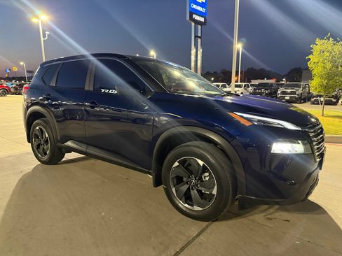 Used 2024 Nissan Rogue SV AWD/4WD image 7