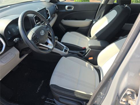 Used 2023 Hyundai Venue SEL FWD image 13