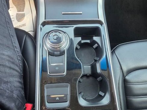 Used 2020 Ford Edge SEL AWD/4WD image 19