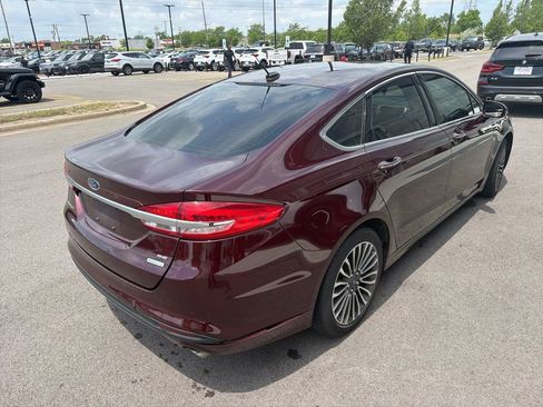 Used 2018 Ford Fusion SE w/ Fusion SE Technology Package FWD image 4
