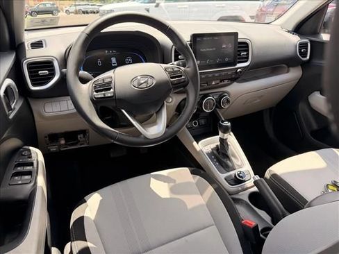 Used 2025 Hyundai Venue SEL FWD image 7