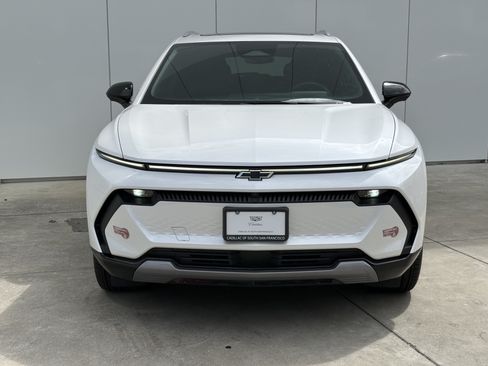 Used 2024 Chevrolet Equinox EV LT w/ LPO, Blackout Package AWD/4WD image 3