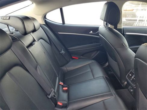 Used 2022 Genesis G70 2.0T image 32