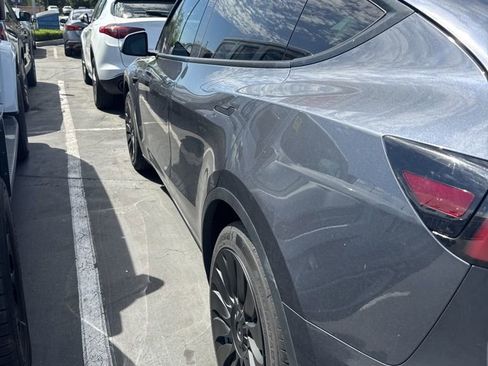 Used 2023 Tesla Model Y Long Range image 3