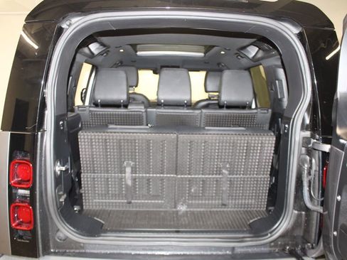 Used 2022 Land Rover Defender 110 SE image 36