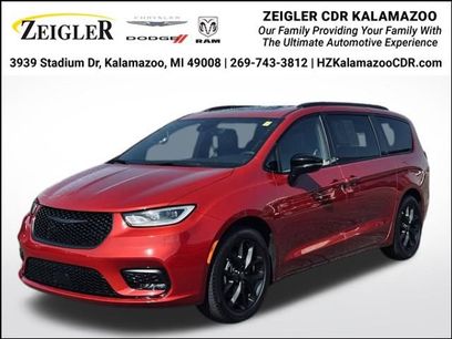 Certified 2025 Chrysler Pacifica Limited