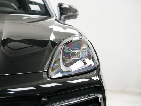 Certified 2023 Porsche Cayenne AWD/4WD image 7