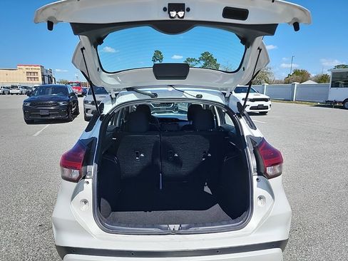 Used 2024 Nissan Kicks SV image 9
