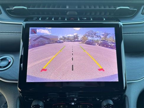 New 2025 Jeep Grand Cherokee Limited w/ Black Appearance Package image 26